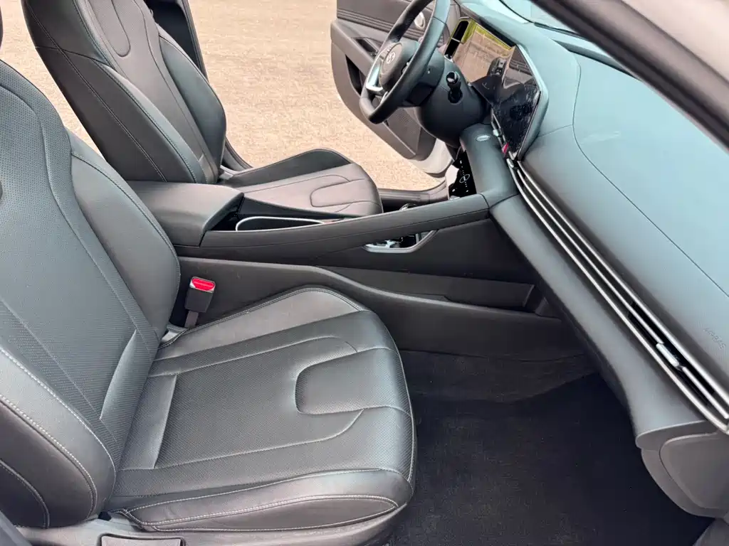 Hyundai Elantra фото 10