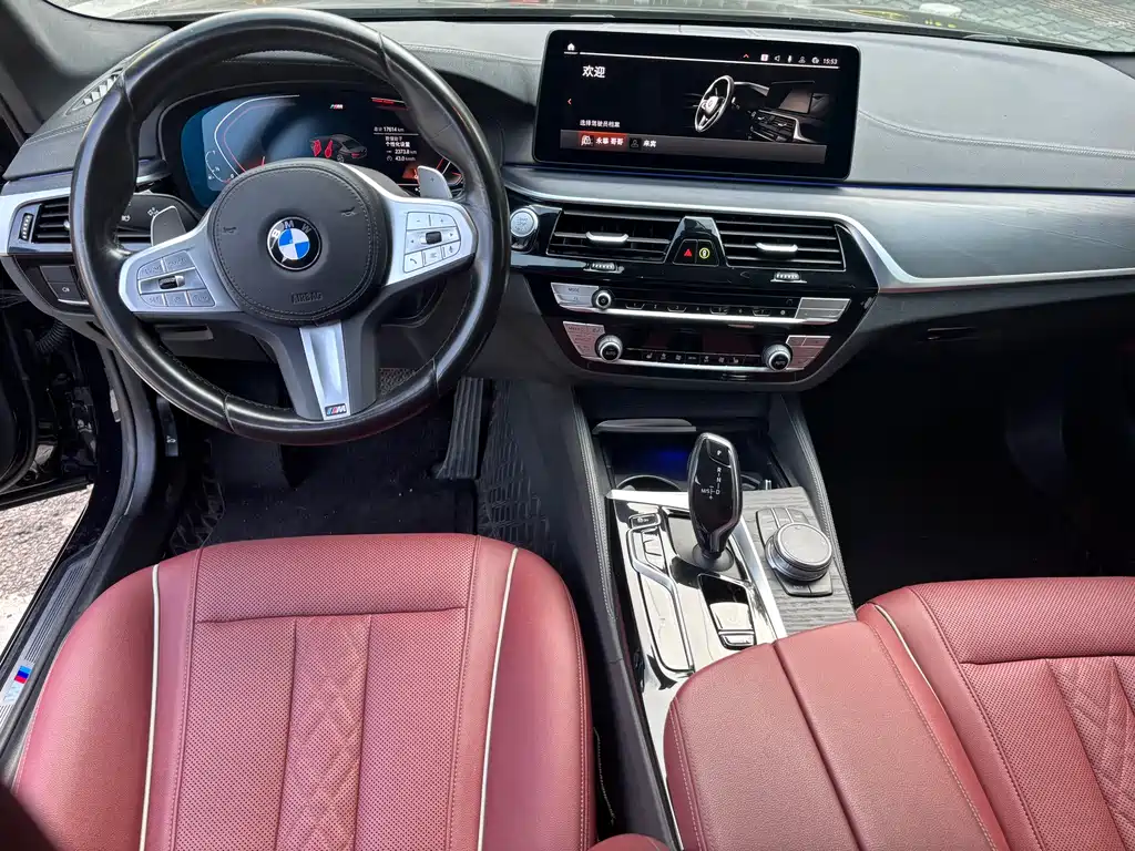 BMW 5 Series фото 11