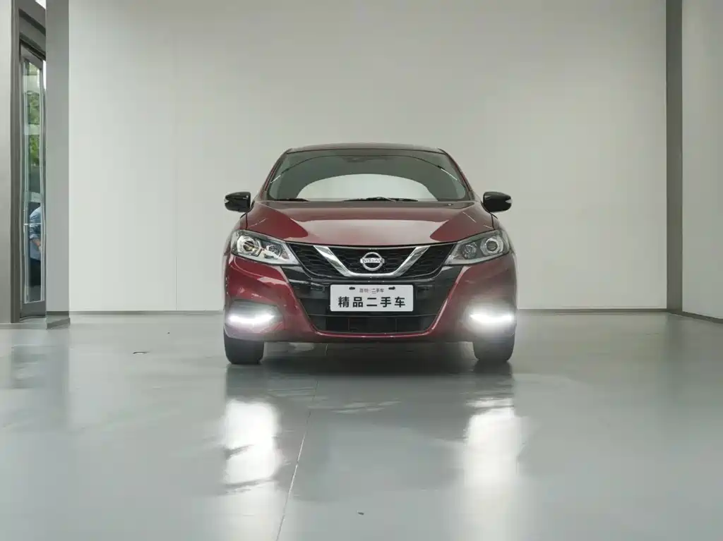 Nissan TIIDA фото 2