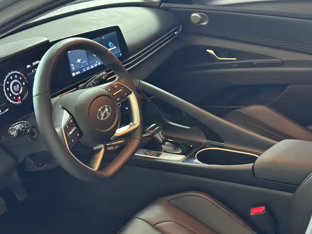 Hyundai Elantra фото 9