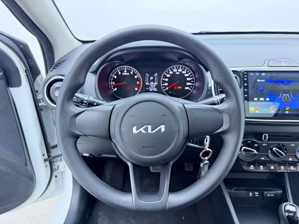 Kia Pegas фото 7