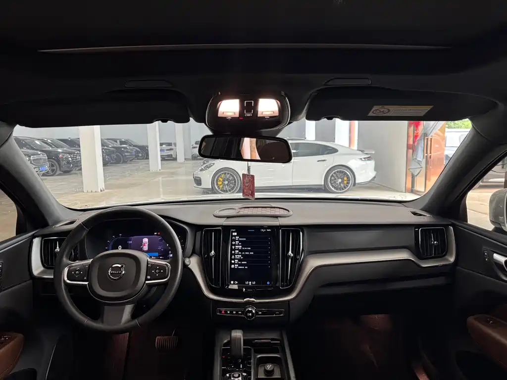 Volvo XC60 фото 9