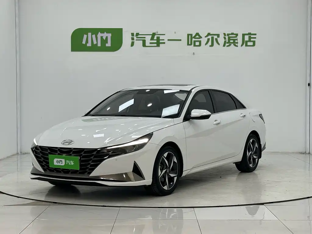 Hyundai Elantra 2023 — фото автомобиля