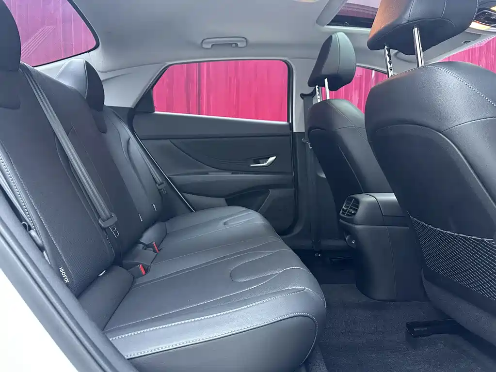Hyundai Elantra фото 10