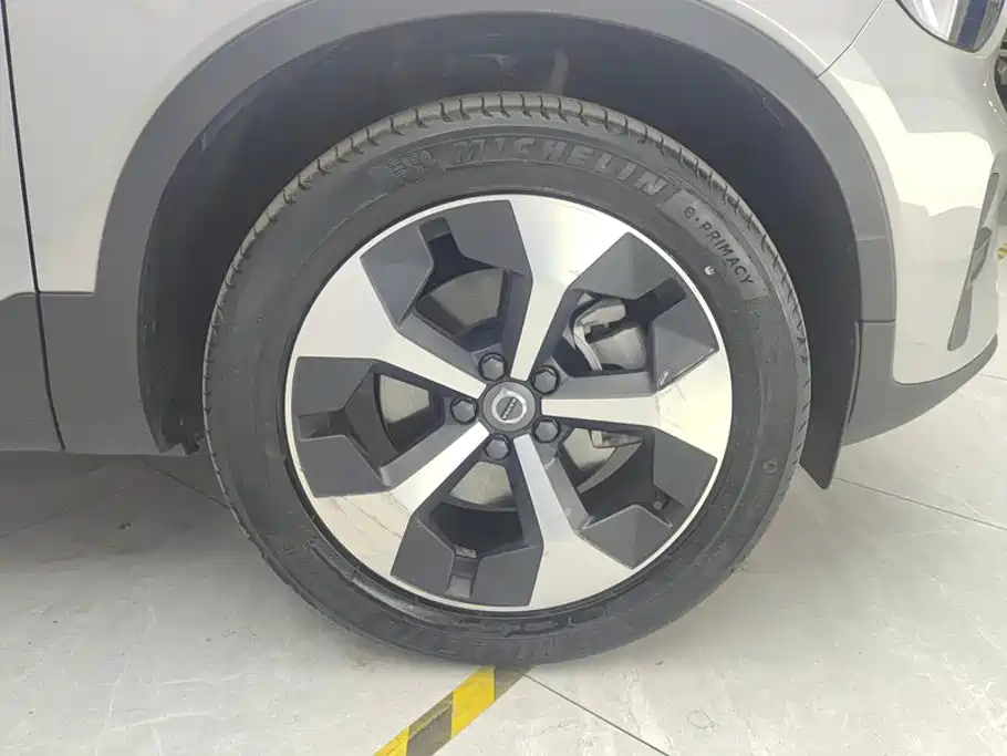 Volvo XC40 фото 6