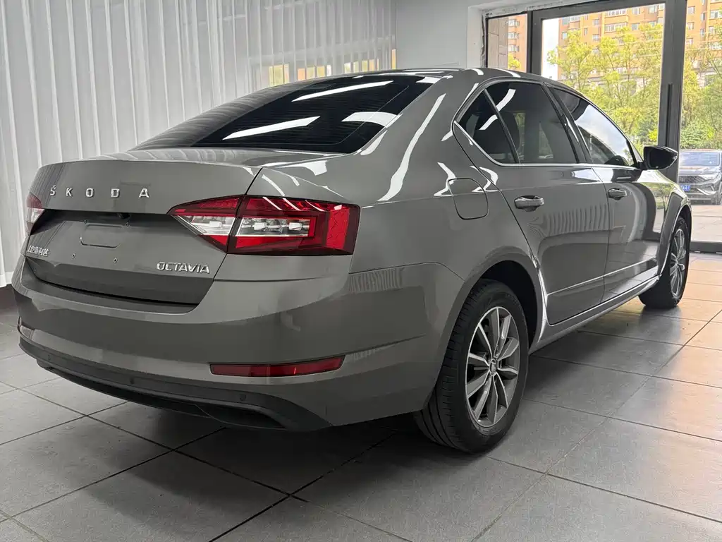 Skoda Octavia фото 4