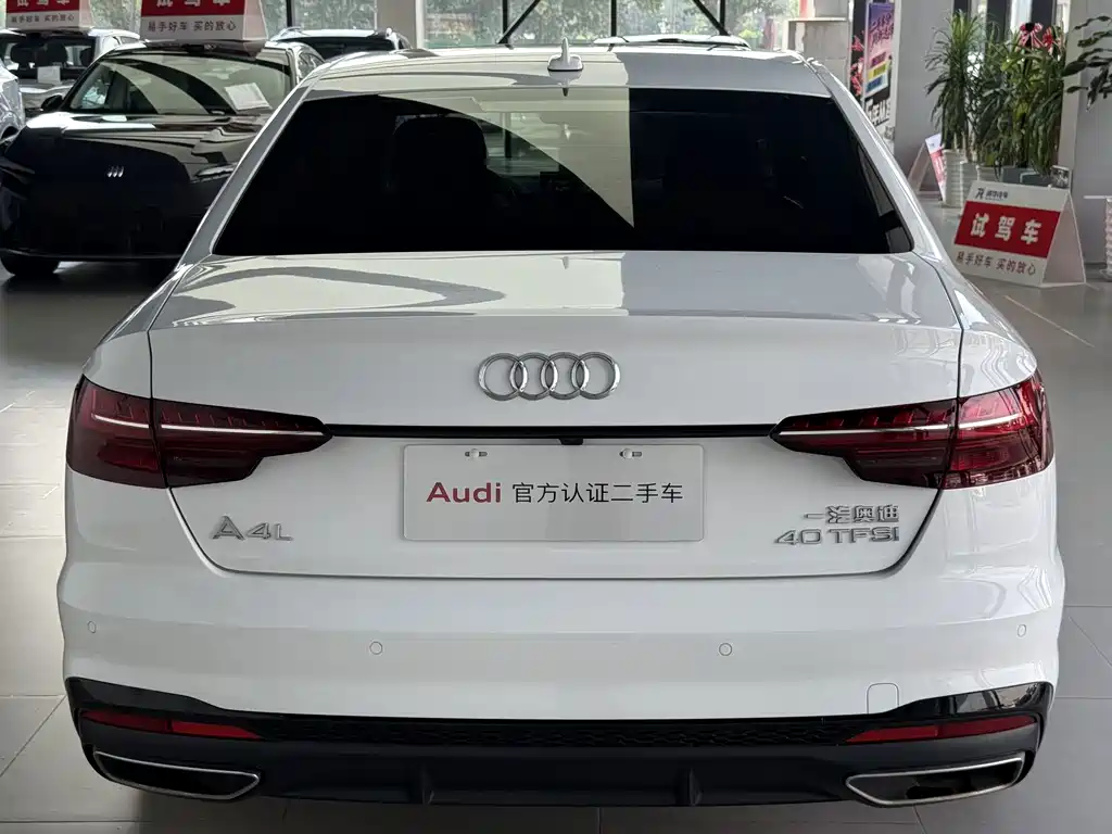 Audi A4L фото 4