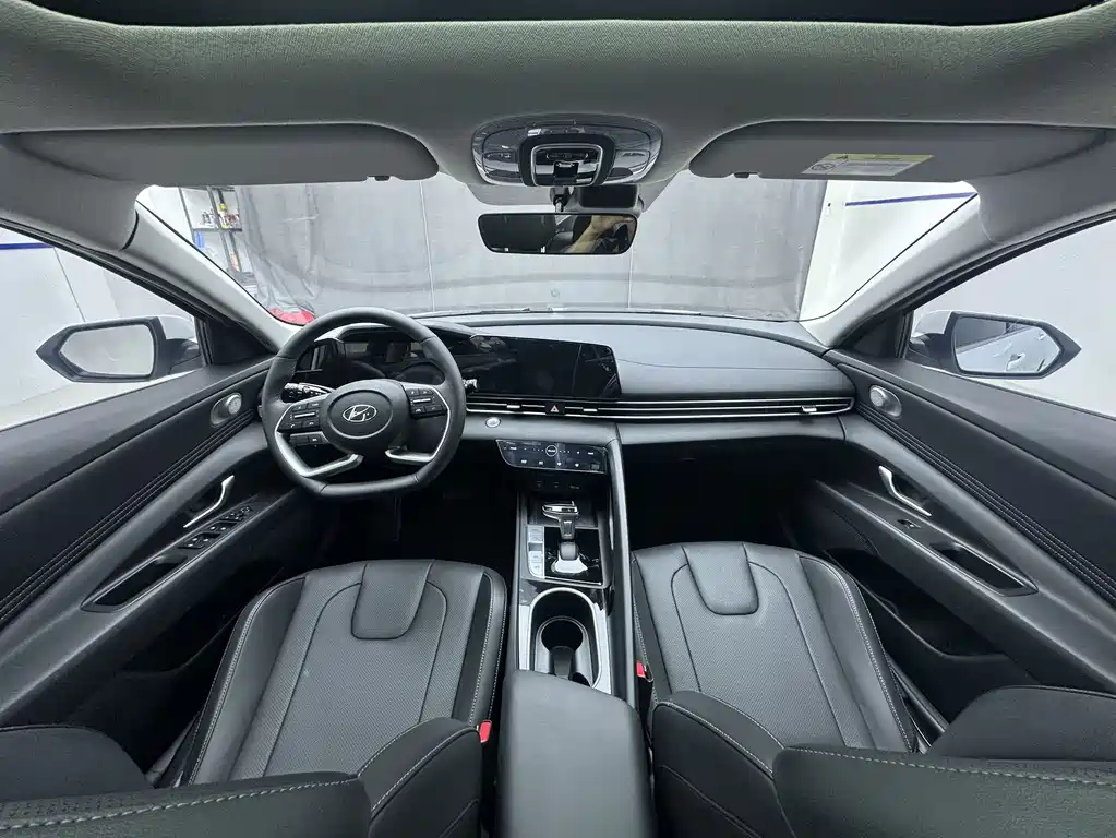 Hyundai Elantra фото 11