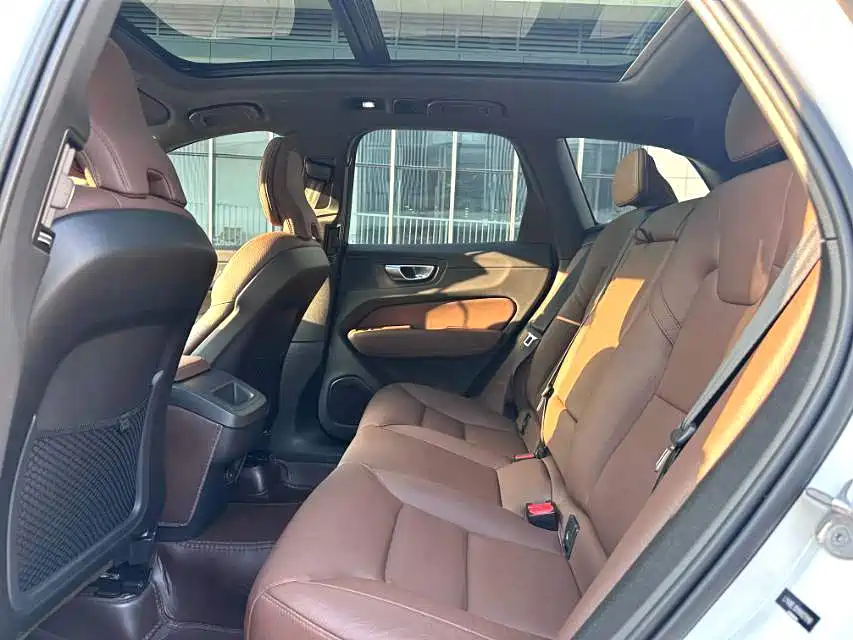 Volvo XC60 фото 5