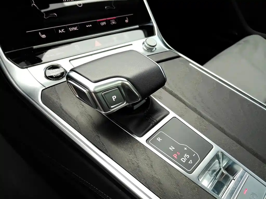 Audi A6L фото 9