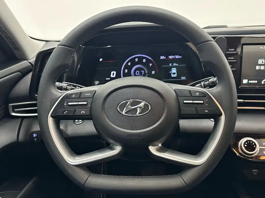 Hyundai Elantra фото 11