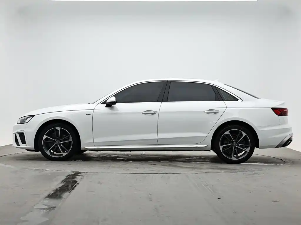 Audi A4L фото 6