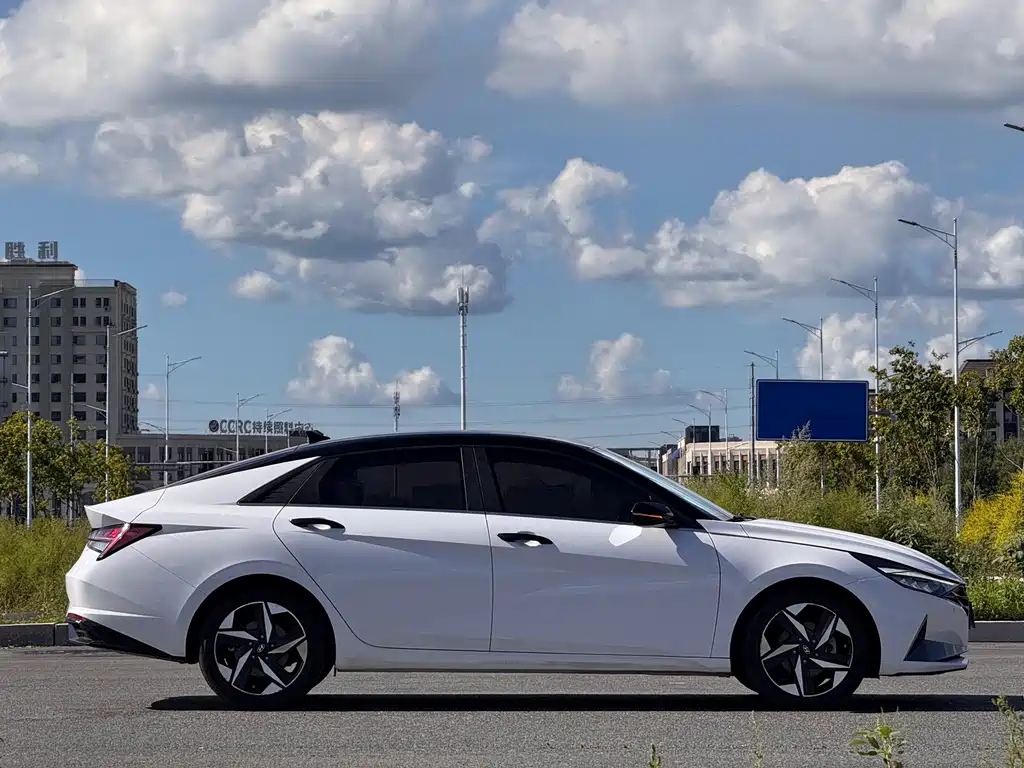Hyundai Elantra фото 8
