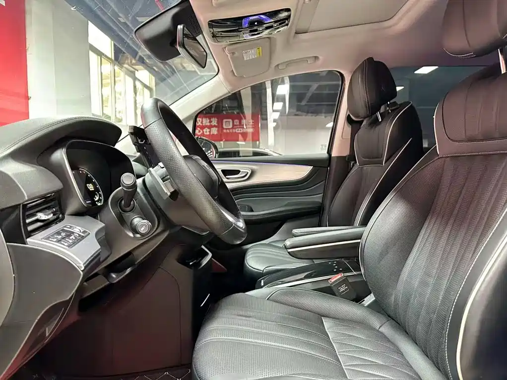 Roewe iMAX8 фото 7