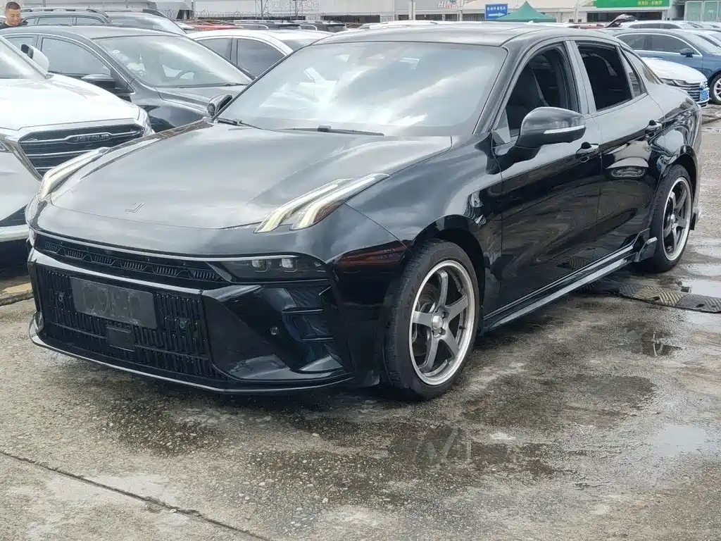 Lynk & Co 03 фото 2