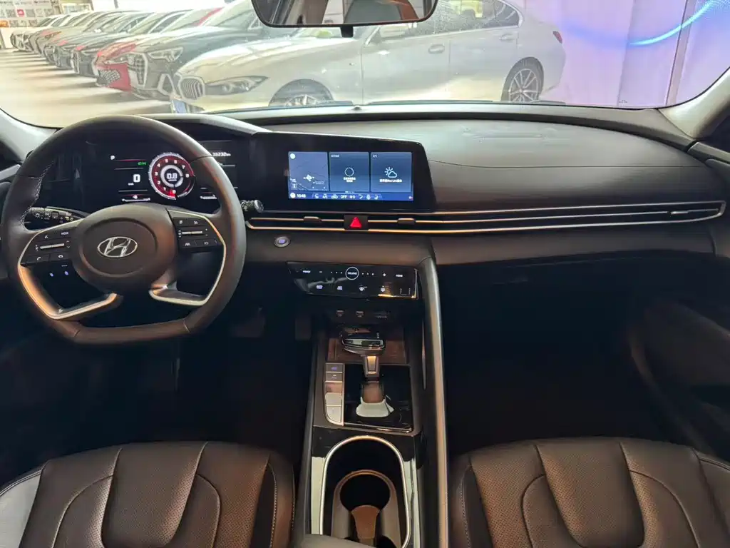 Hyundai Elantra фото 11
