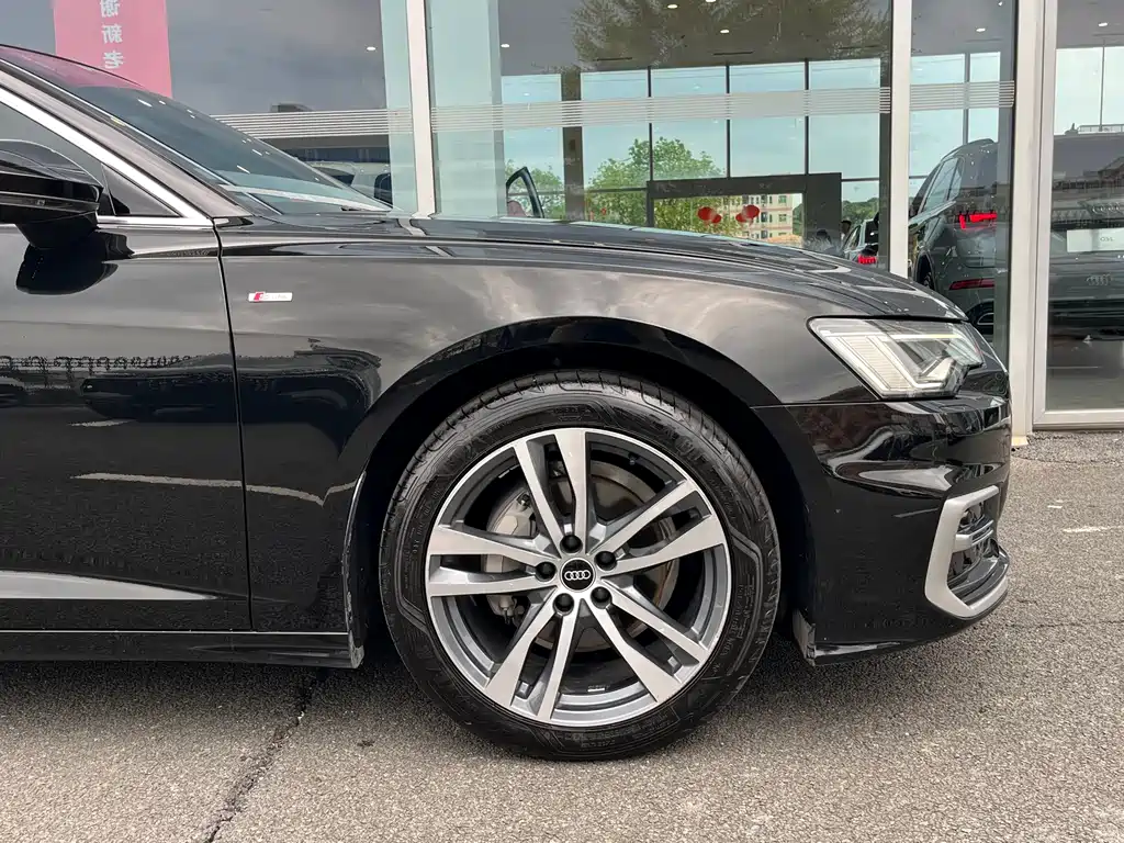 Audi A6L фото 7