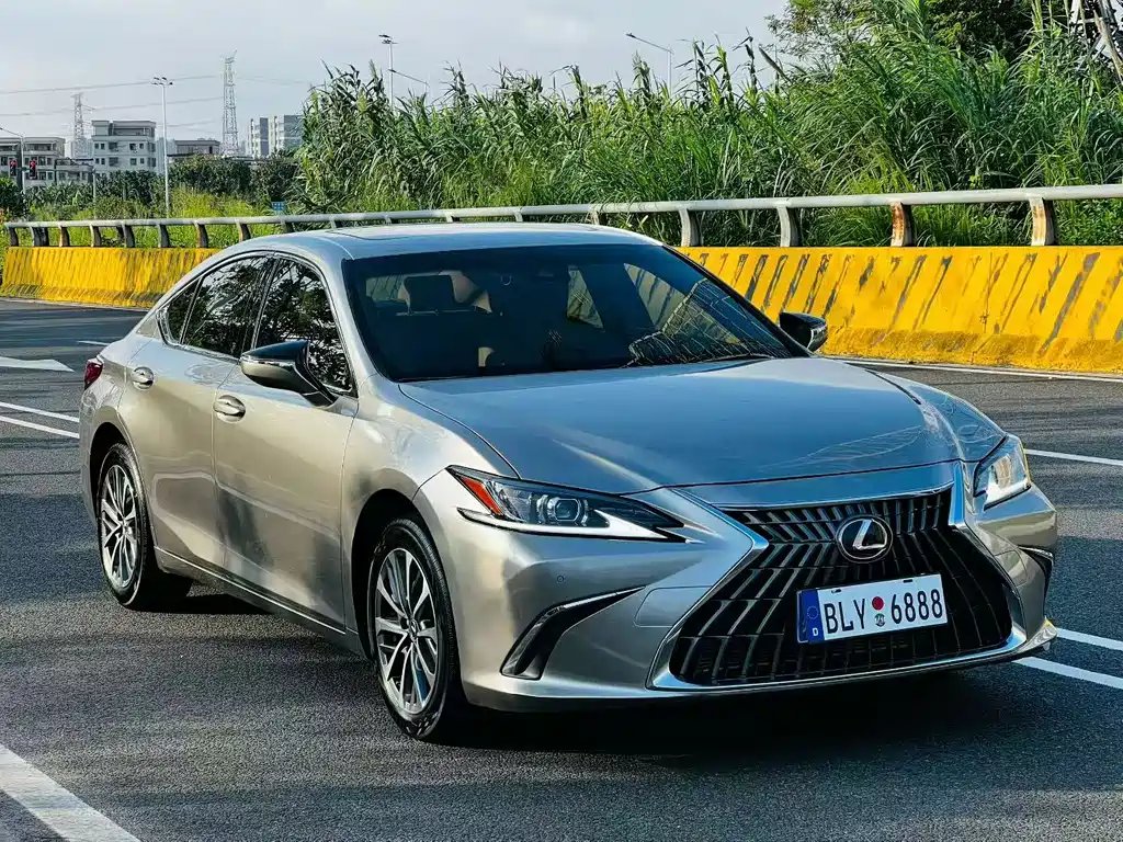 Lexus ES фото 3