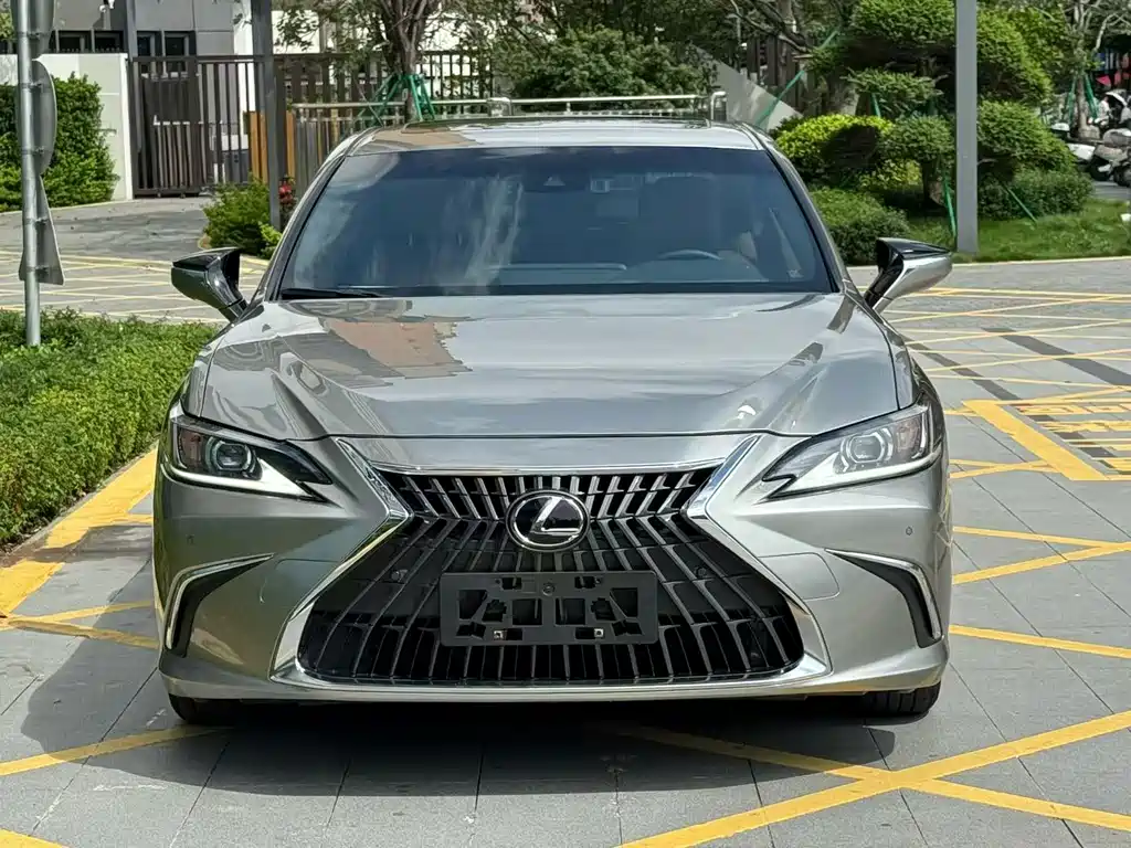 Lexus ES фото 2