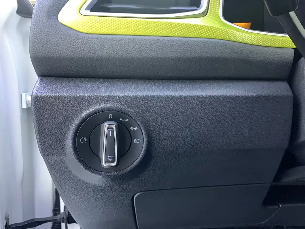 Volkswagen T-ROCTange фото 5