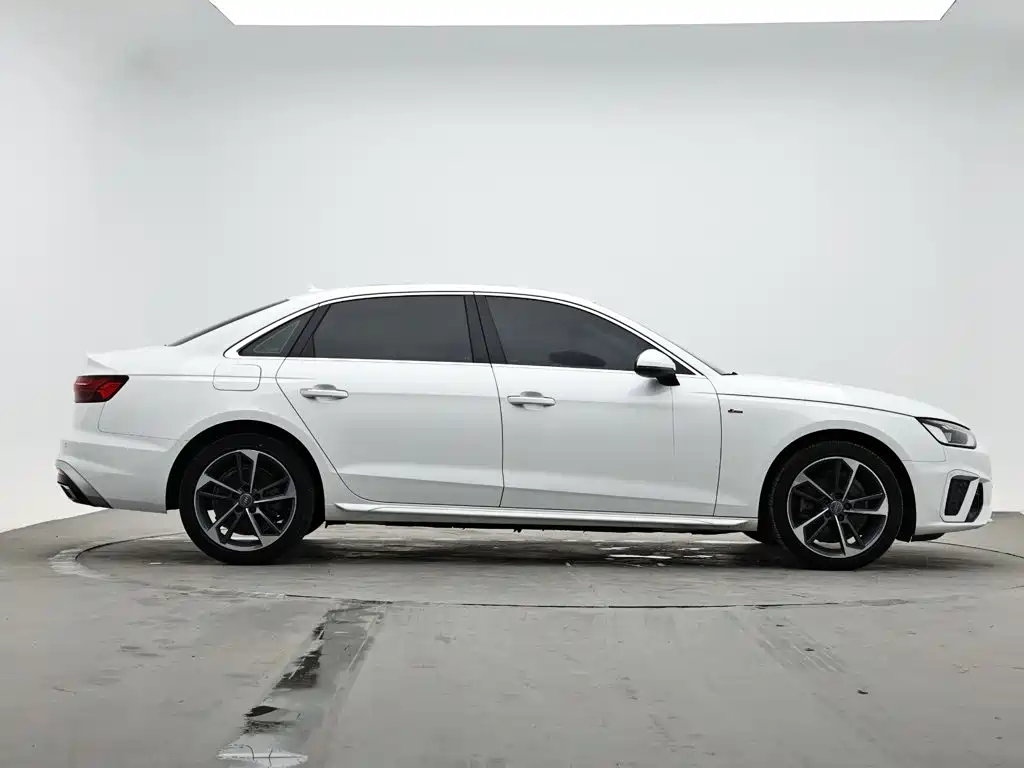 Audi A4L фото 5
