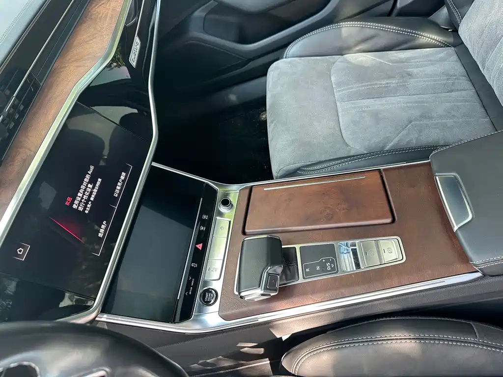 Audi A6L фото 11