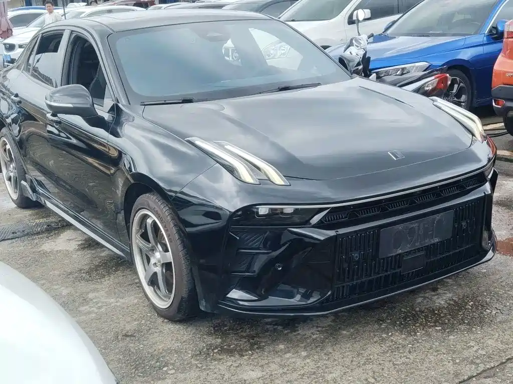 Lynk & Co 03 фото 3