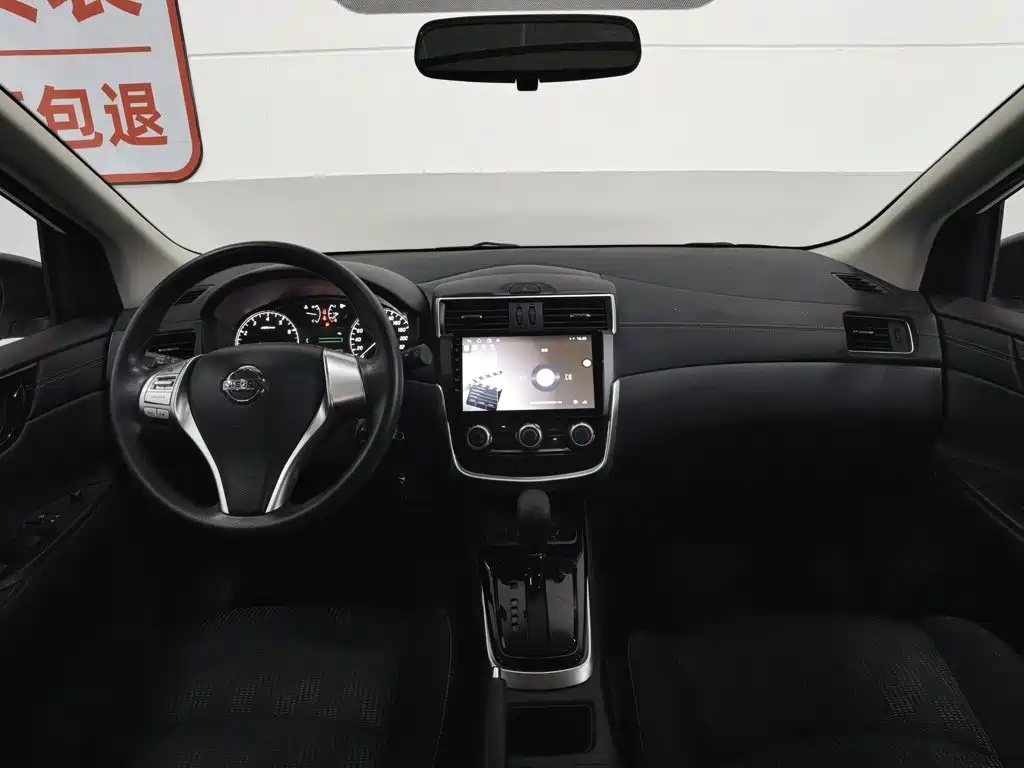 Nissan TIIDA фото 5