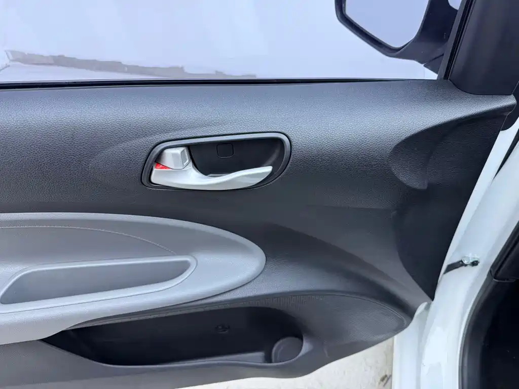 Kia Pegas фото 4