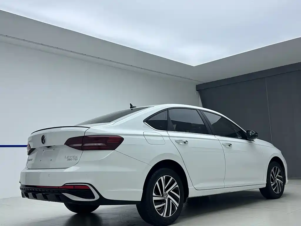 Volkswagen Lavida фото 6