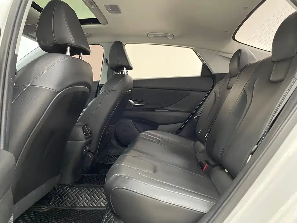 Hyundai Elantra фото 10
