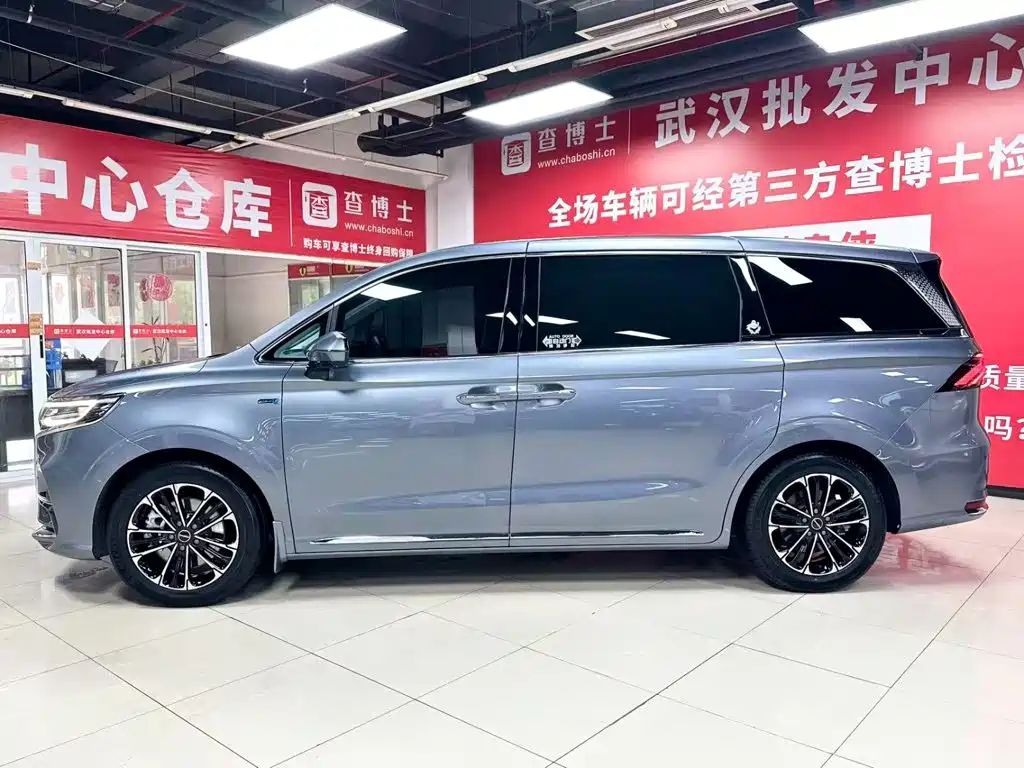 Roewe iMAX8 фото 4