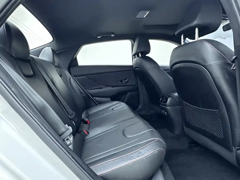 Hyundai Elantra фото 10