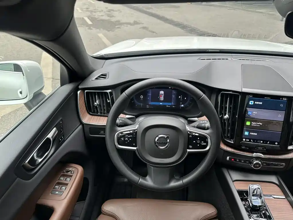 Volvo XC60 фото 12