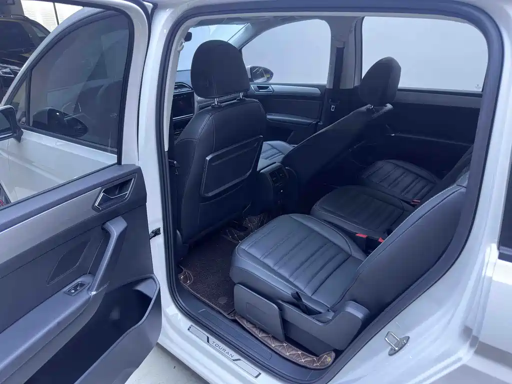 Volkswagen Touran фото 11