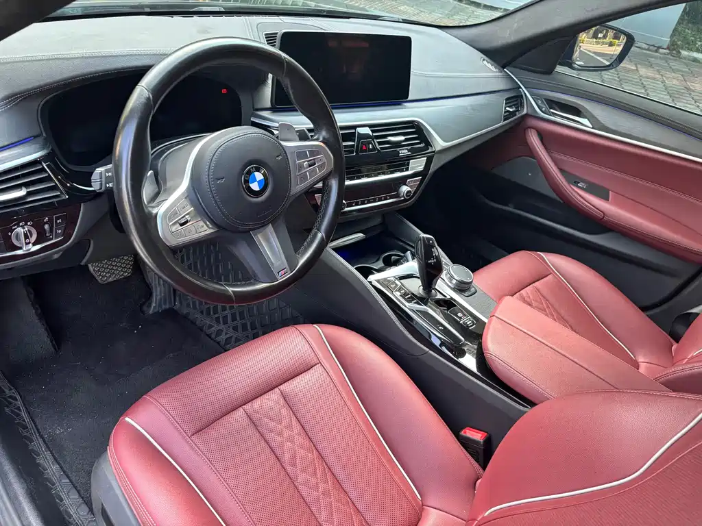 BMW 5 Series фото 7