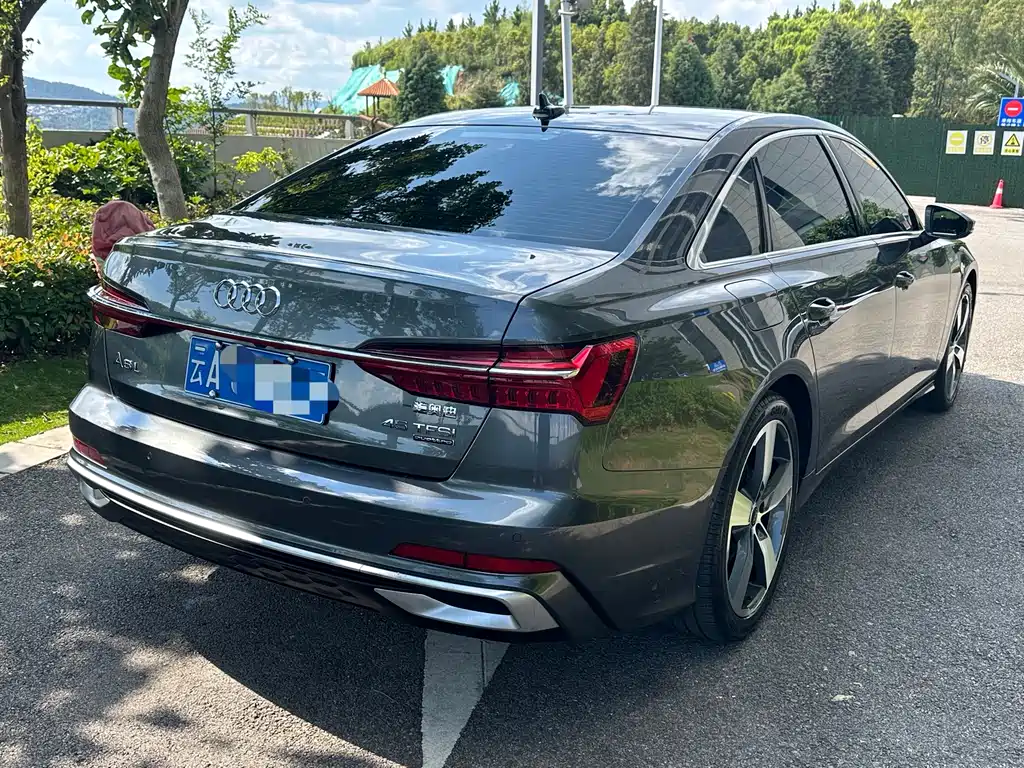 Audi A6L фото 6