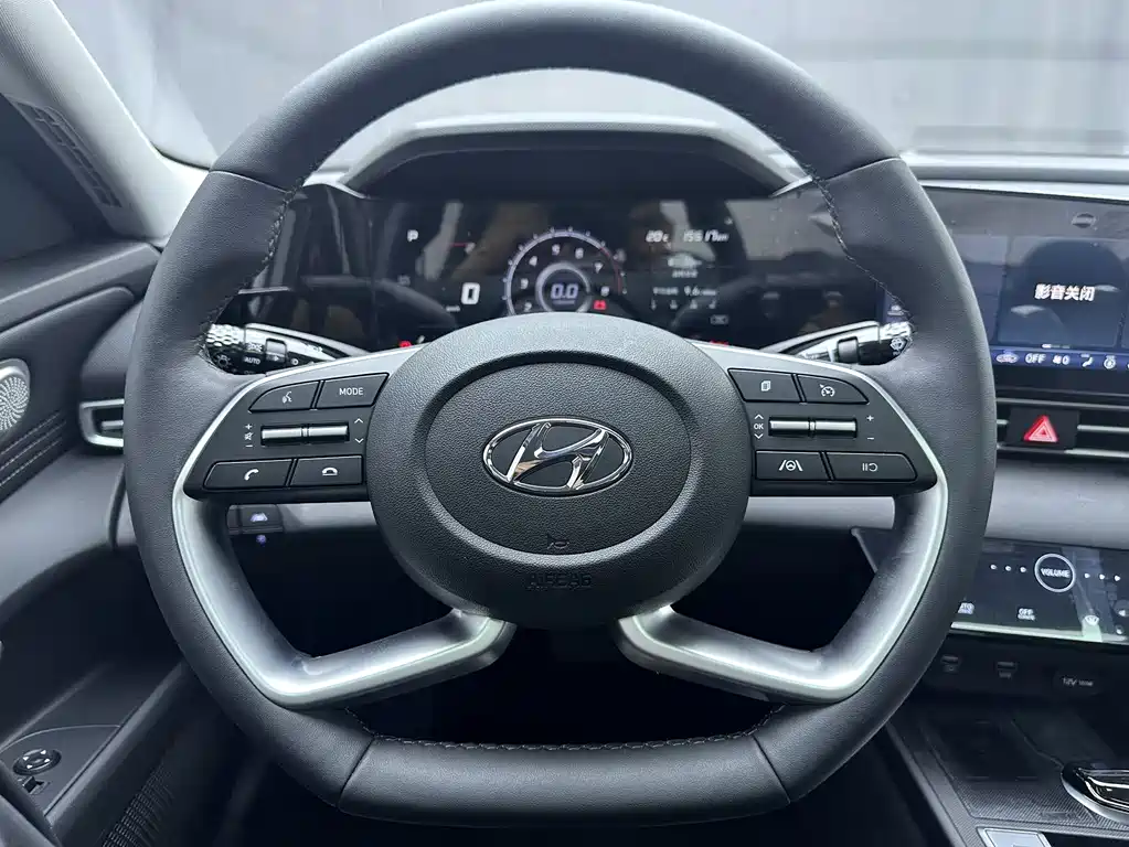 Hyundai Elantra фото 12