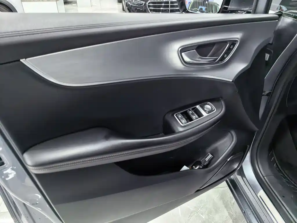 Roewe iMAX8 фото 6