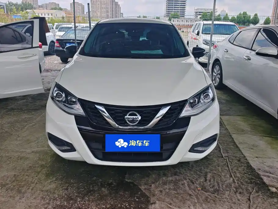 Nissan TIIDA фото 2