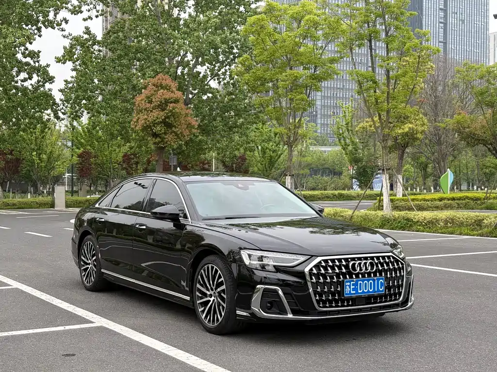 Audi A8 фото 3