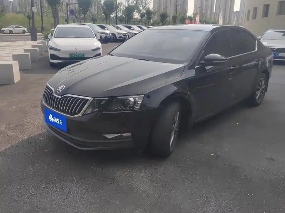Skoda Octavia 2023 — фото автомобиля