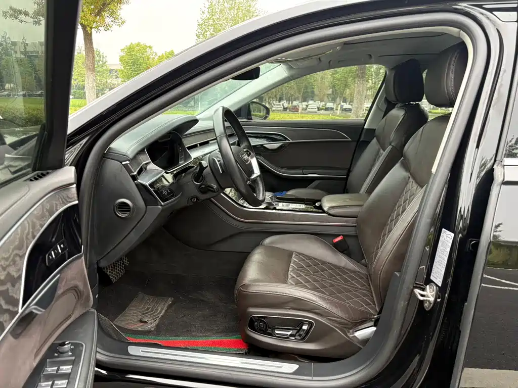 Audi A8 фото 9