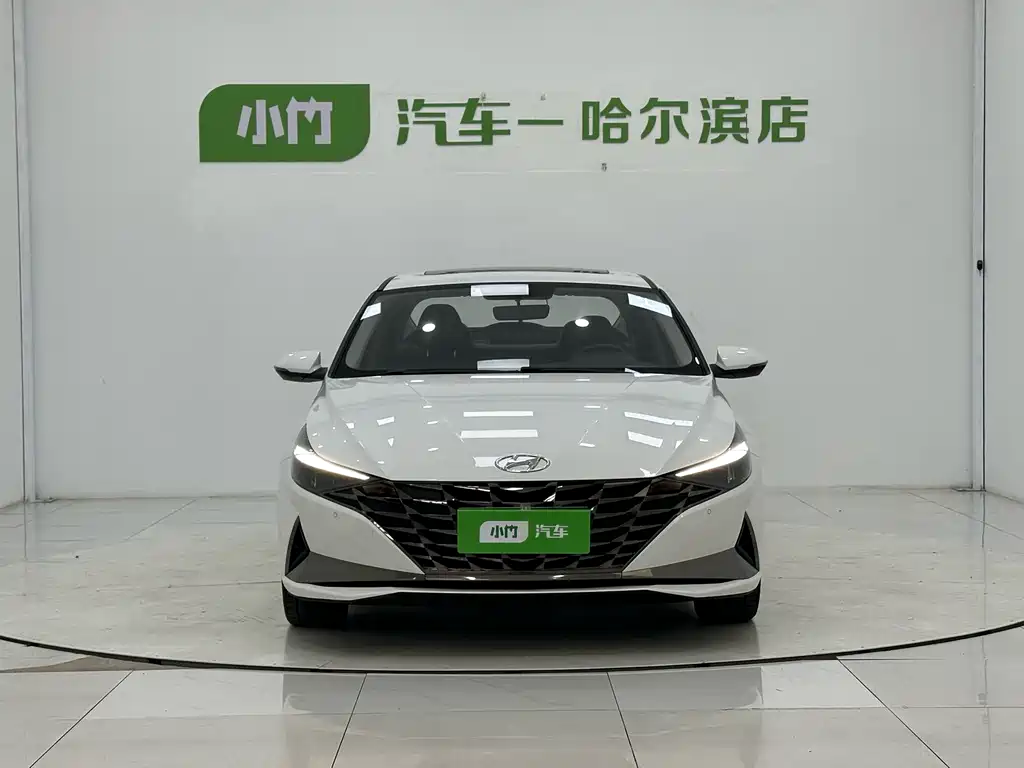 Hyundai Elantra фото 2