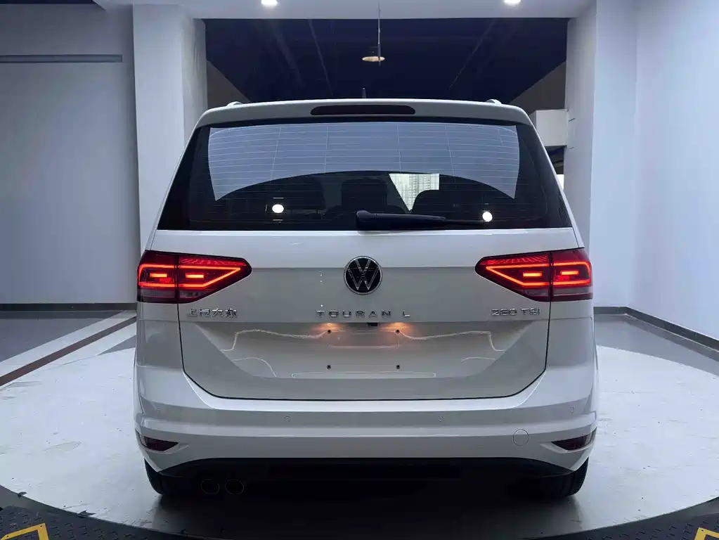 Volkswagen Touran фото 6