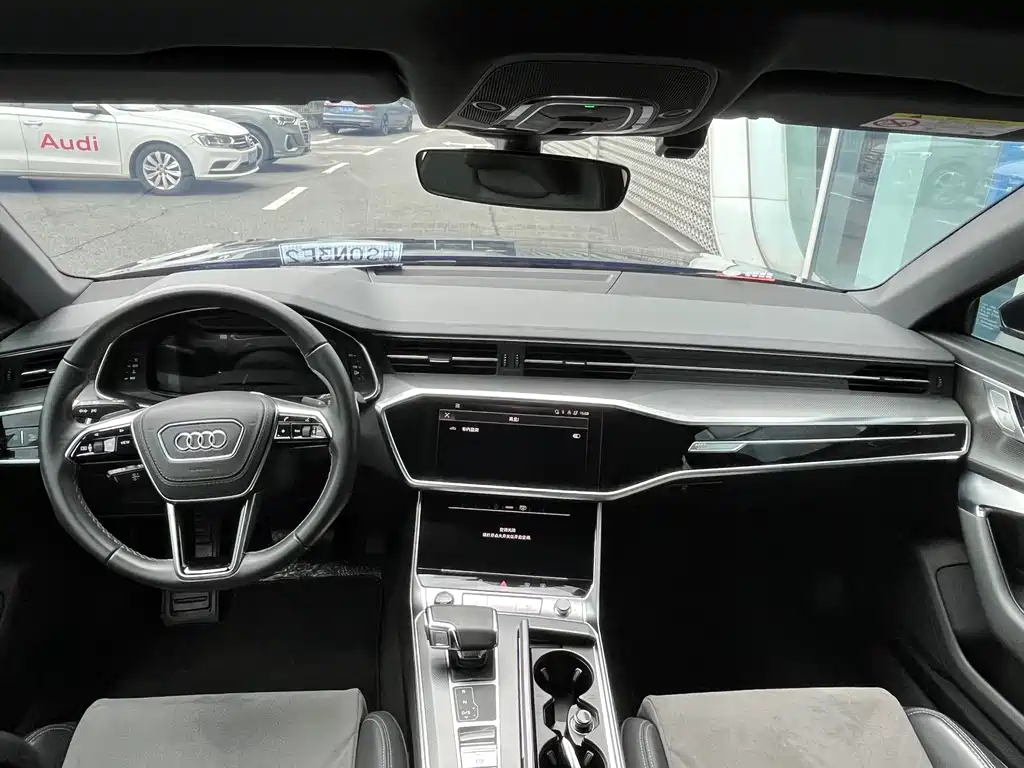 Audi A6L фото 12