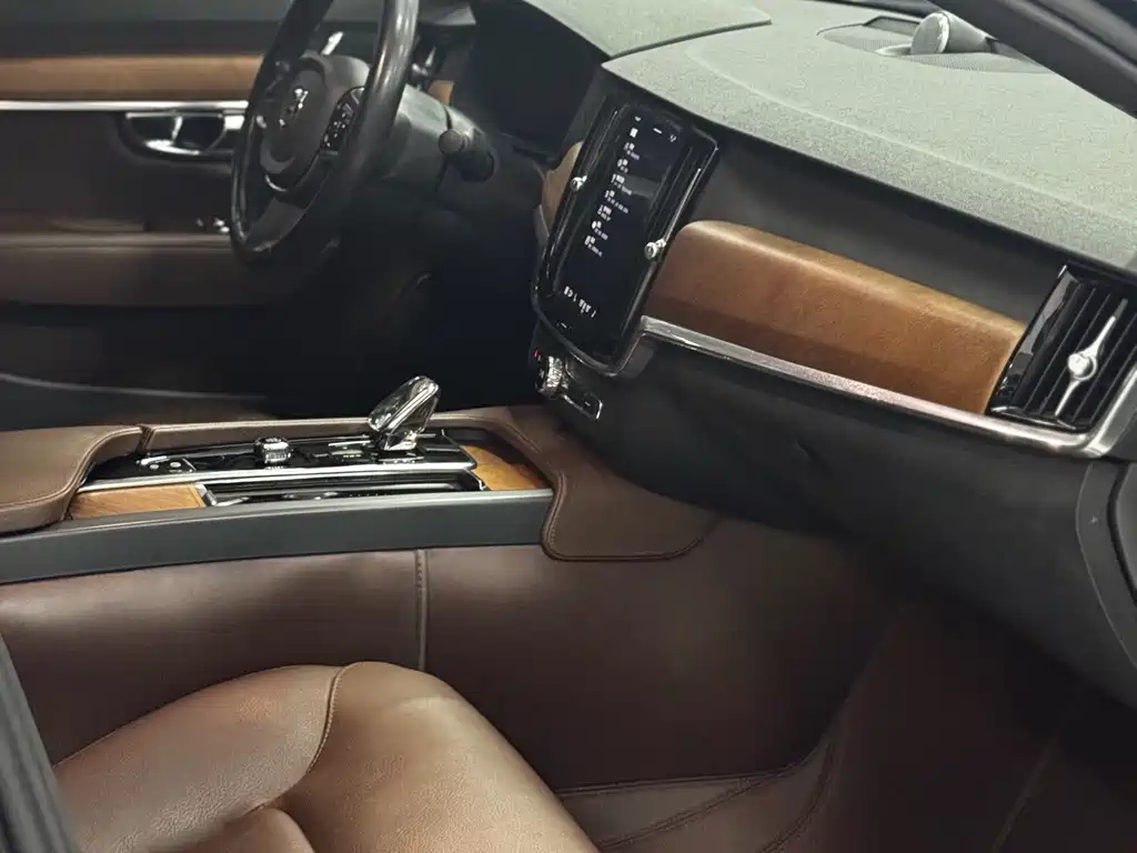 Volvo S90 фото 10