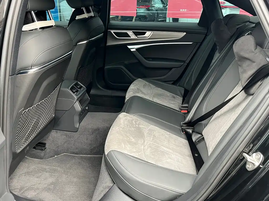 Audi A6L фото 11