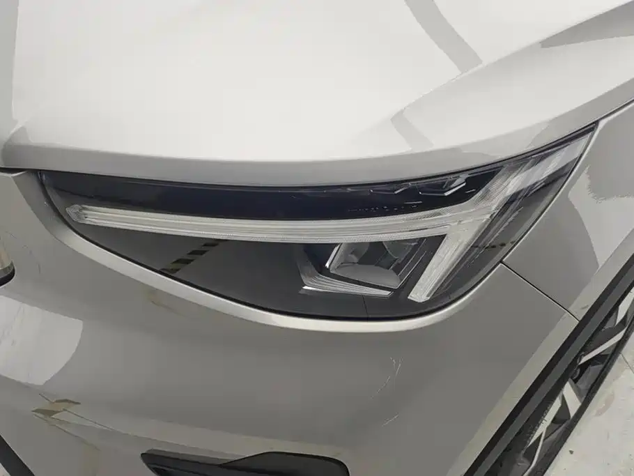 Volvo XC40 фото 5