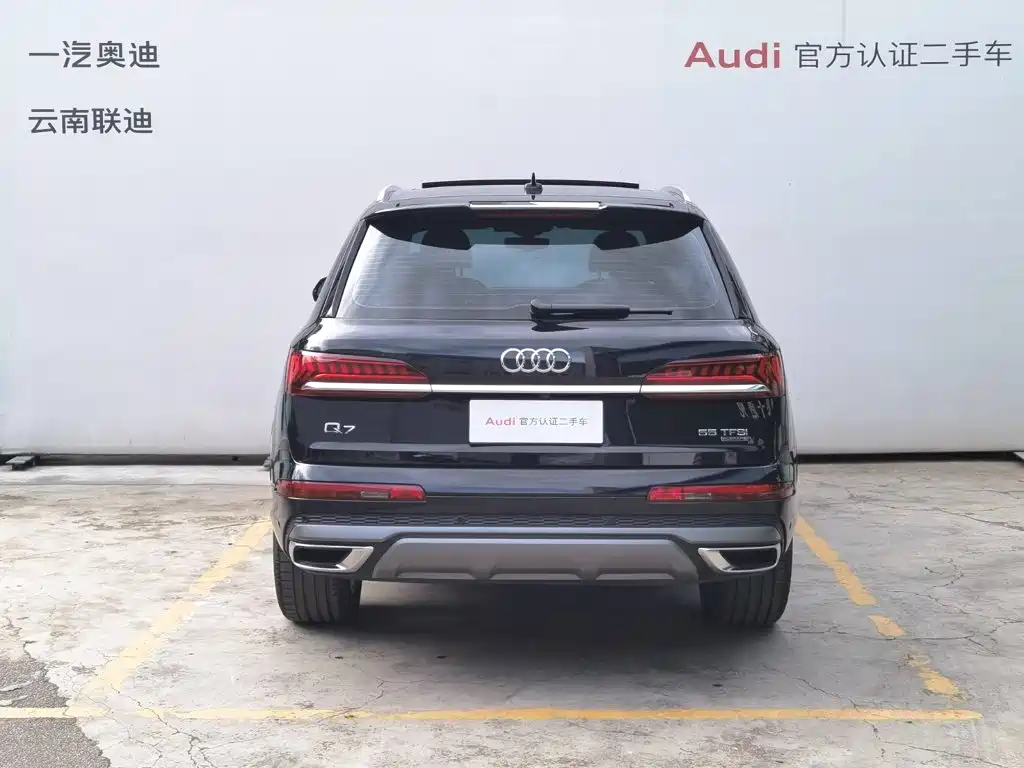 Audi Q7 фото 6